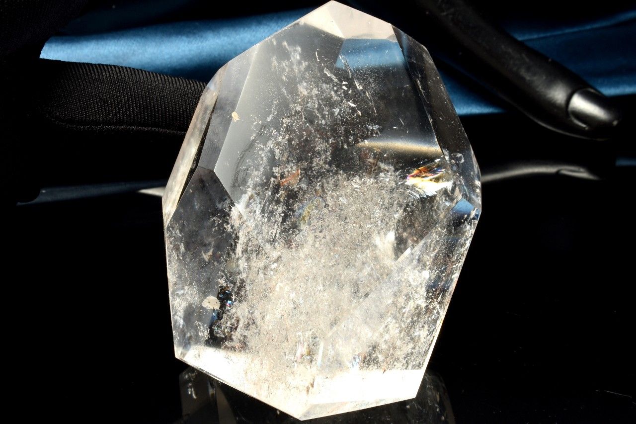  1点物 浄化や魔除けに 本水晶クリスタルクォーツ 65x43x74mm 原石ラ...