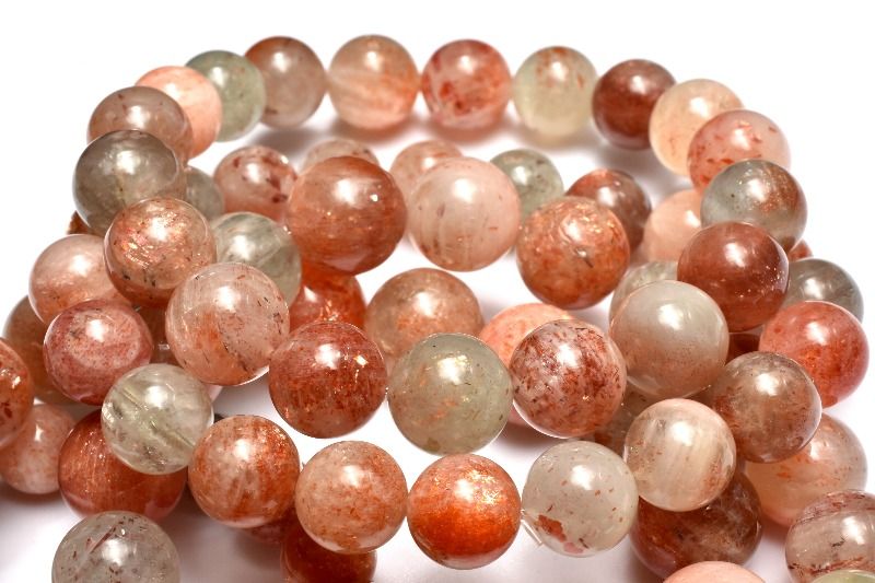 材質フェルドスパーサンストーン 11-11.5mm 産地：タンザニア・アルーシャ州サイズ約11-11.5mm(±0.5mm)腕周り約16.5cm(伸縮性あり)重さ約35g特徴・意味タンザニアでしか採掘できない希少石をお値打ち価格で入手できました。 浮かぶような色彩と幻想的な煌めきが大変美しいです。 是非この機会にご検討くださいませ。フェルドスパーサンストーンは、地球内部の神秘的な作用によって形成された、自然の芸術品です。 別名アクアマリンサンストーンとも呼ばれる希少なレア石です。オレンジ、白、グリーン、ブルーなど色とりどりの色彩をもつ非常に珍しいサンストーン。フェルドスパーサンストーンはどこか暖かくてホッとさせてくれそうな、雰囲気のなごみ系天然石です。 古来より、自然の力を宿す石として、様々な文化で特別な意味付けがなされてきました。 その自然が生み出した独特の美しさから、ジュエリーデザインにおいて特に人気があります。【金運・仕事運】【学業成就】BL::0000-N.A002004k