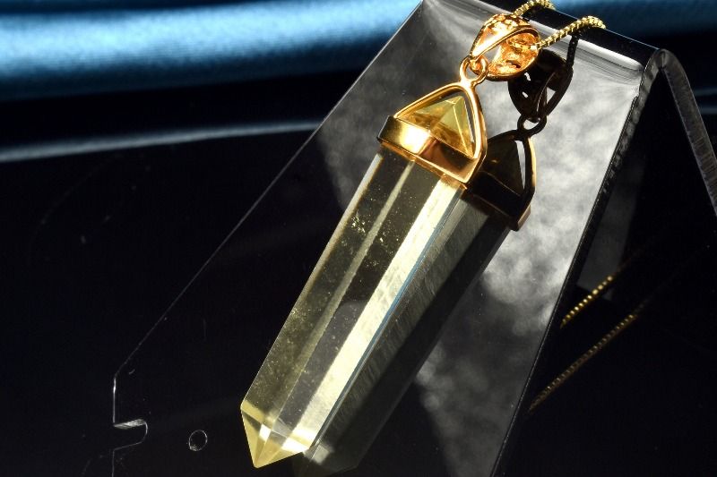 Rakuten - 【1点物】Silver925◇AAA透明レモンカラー リビアングラス　34x8mm　両剣ポイント ペンダントトップ アクセサリー _PD901