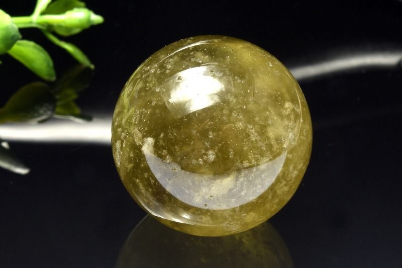 【1点物】希少◇宇宙からの贈り物 リビアングラス　27mm　丸玉(台座付き) スフィア _CG7437【宅急便のみ】