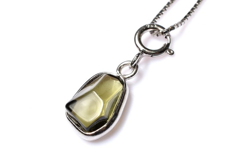 Rakuten - 【1点物】AA+入手困難☆Silver925 モルダバイト　8x5mm ペンダントトップ アクセサリー _PD1411