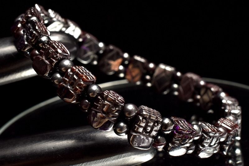 Rakuten - 【1点物】ブラックアイアン スギライト(杉石)　5-5.5x8mm　貔貅彫刻 バングル _MC8676