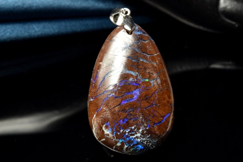 Rakuten - 【1点物】AAAゆらめく遊色☆Silver925 ボルダーオパール　33x22mm　ドロップ ペンダントトップ アクセサリー _PD1592