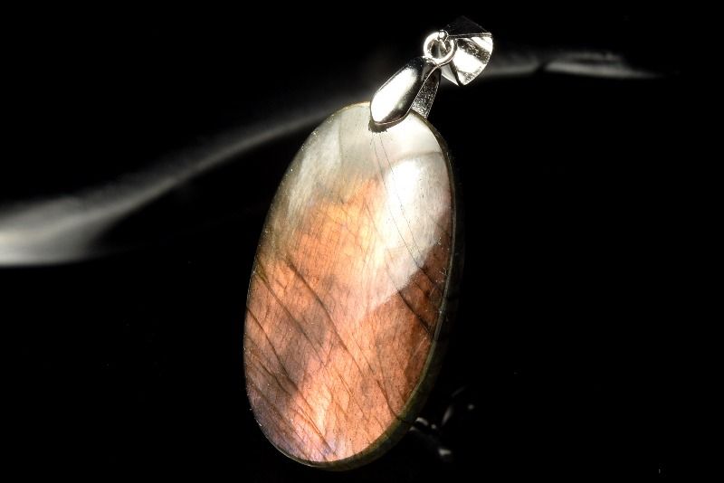 Rakuten - 【1点物】AAA☆希少暖色シラー ラブラドライト　27x15mm　オーバル ペンダントトップ アクセサリー _PD1718