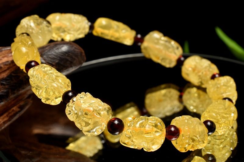 樂天商城 - 【1点物】ロシア産 ゴールデンアンバー琥珀　9.5-12x7.5-9(丸玉4)mm　貔貅彫刻(丸玉チェリーアンバー) ブレスレット アクセサリー _MC9248