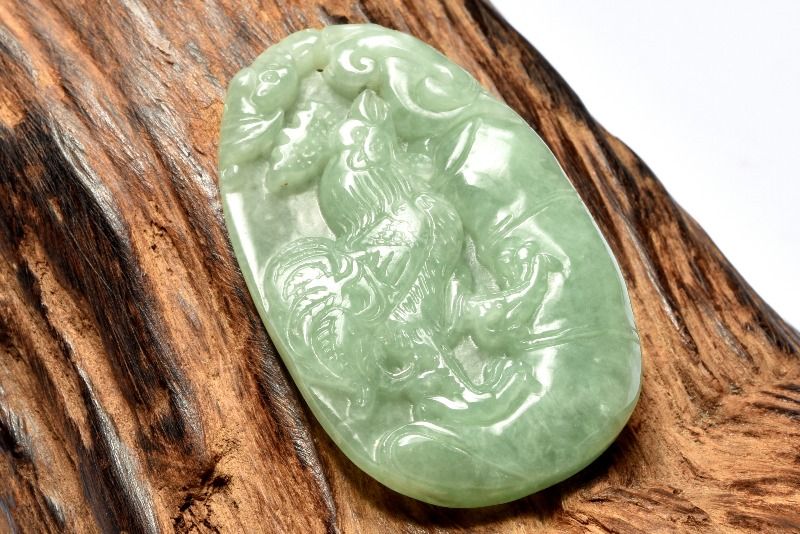 Rakuten - 【1点物】ミャンマー産◇繊細彫刻 翡翠(ジェダイト)　48x31mm　鶏彫刻(トップ穴) ルース ハンドメイド _PD1834