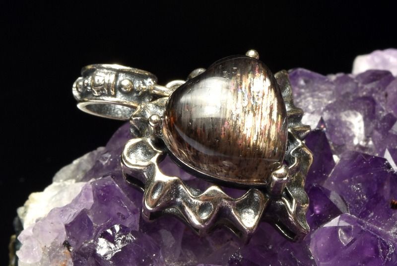 【20％OFF!】【1点物】AA+シラーの輝き☆Silver925 ブラックサンムーンストーン　10x10mm　ハート ペンダントトップ アクセサリー _PD2085