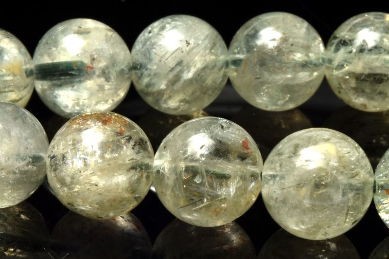 材質オリゴクレース 10mm 産地：タンザニアサイズ約10mm(±0.5mm)腕周り約15.5cm(伸縮性あり)重さ約27g特徴・意味上品な艶をたたえたオリゴクレースに、光の角度でやわらかなシラーが浮かぶ、静かな魅力を楽しめるひと品です。オリゴクレースは、ムーンストーンやラブラドライトが属する長石(フェルスパー)グループの鉱物で、白色、薄緑からオレンジ、透明なものまで、様々な色で産出されます。【恋愛運】【人間関係】【金運・仕事運】BL::0910-JUN002004k