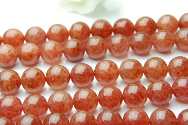 石についてモスコバイト ( muscovite ) は 、 和名 を 白雲母 ( しろうんも ) といい 、 基本 は 白色 、 黄色 ですが マンガン が 含まれる 赤み を 帯びた 加工品 も 多く 見られる 美しい 天然石 です。 単...