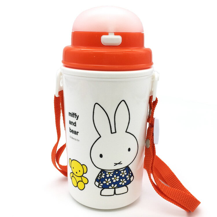 商品説明 〔Miffy〕 大人気キャラクター、ミッフィーちゃんのストロー付き保冷ボトルが登場です！クマとミッフィーの仲良しの「うさこちゃんのたんじょうび」絵本の世界を再現したデザイン☆小さいお子様にぴったりなストロー付きの保冷ボトル。ショルダーベルト付きでお出かけ時にも大活躍です♪ 仕様内容 【本体サイズ】H185×直径87mm 【材　質】本体・フタ・ショルダーベルト：PP、ストロー・発泡断熱材：PE、パッキン・ストロー・チューブ：シリコーンゴム、プッシュボタン：POM 【容　量】450ml 【特　徴】ショルダーベルト付き 【原産国】日本 特記事項画像はあくまでも商品イメージになります。実際の商品と色や仕様が多少異なる場合がございます。 ※メーカー希望小売価格はメーカーカタログに基づいて掲載しています。1,188円 528円 550円 440円 1,672円 862円 528円 616円 616円 704円 475円 475円 396円