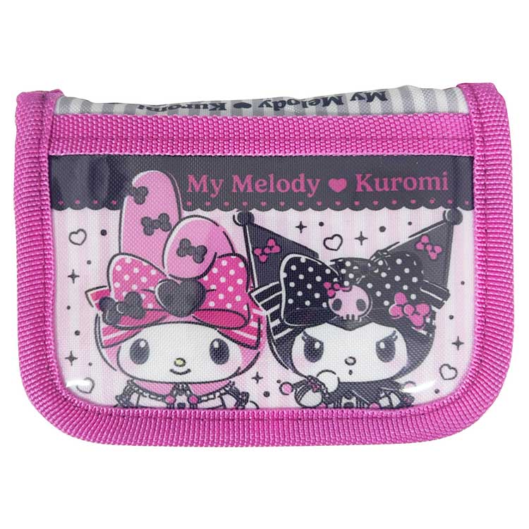 商品仕様【サイズ】約W120×H95×D15mm 【素材】PVC、ポリエステル 【特長】紐付き 【生産国】中国特記事項※画像はあくまでも商品イメージになります。実際の商品と色や仕様が異なる場合がありますので、予め御了承ください。 ※メーカー希望小売価格はメーカーカタログに基づいて掲載しています。