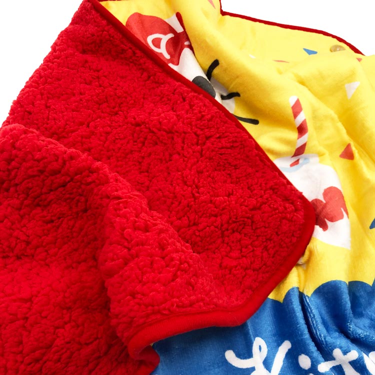 ハローキティ ふわふわブランケット ボタン付き イエロー ひざ掛け ひざかけ もこもこボア 606817 [2]