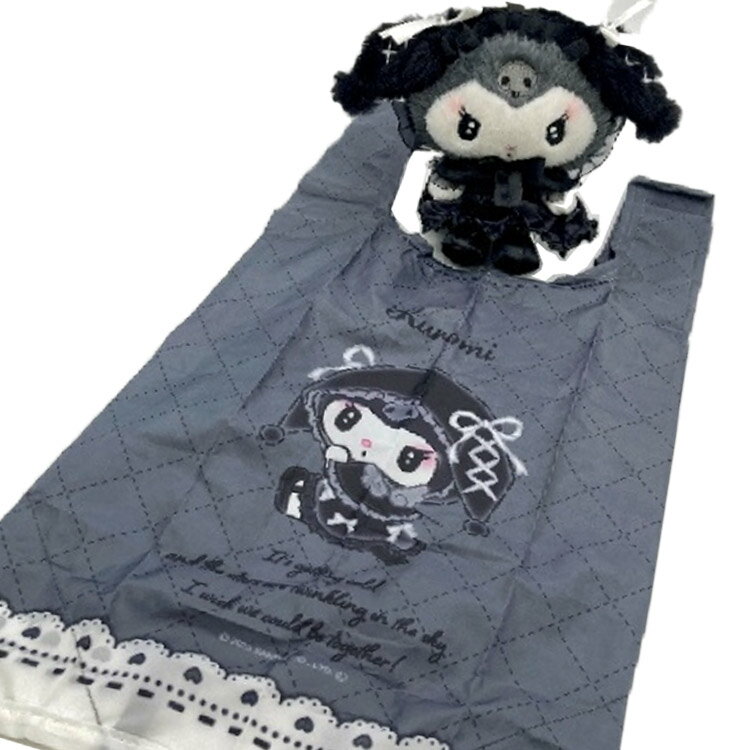 商品仕様【サイズ】 ぬいぐるみポーチ:約H15.5×W18×D8cm エコバッグ:約H48.5×W25×D18cm【素材】本体:ポリエステル、カラビナ:亜鉛合金、ファスナー:ナイロン・亜鉛合金【仕様特長】・ふわふわ素材とリボン＆レースでとっ...