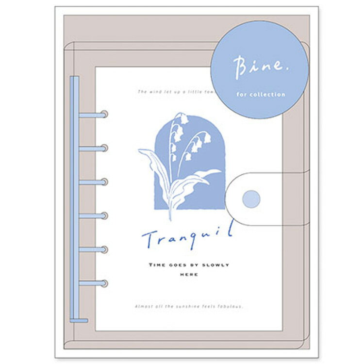 商品仕様【サイズ】本体：約W128×H170×D24mmパッケージ：約W150×H200×D24mm表紙・クリアシート・シール台紙：約W105×H148mm【内容】クリアシート：5枚 シール台紙(片面剥離)：10枚【素材】透明PVC、上質紙、透明PET【仕様】スライドタイプのプラリングバインダー背面に箔押し※クリアシートは一度貼ったシールは剥がせません。【重量】約125g【原産国】日本特記事項※画像はあくまでも商品イメージになります。実際の商品と色や仕様が異なる場合がありますので、予め御了承ください。 ※メーカー希望小売価格はメーカーカタログに基づいて掲載しています。