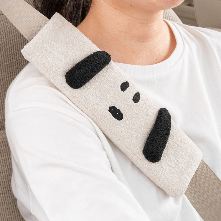 スヌーピー シートベルトパッド WH 121016 もふもふスヌーピー カー用品 PEANUTS ピーナッツ