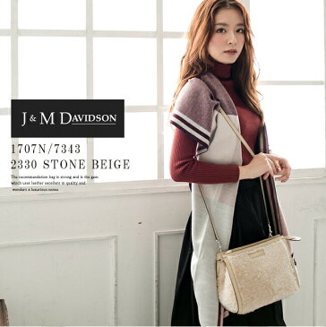 【J&M DAVIDSON】ジェイアンドエムデヴィッドソン 1707N ELLE W/BAND 7473 FUR/CALF TRIM 2330 STONE BEIGE ファーバッグ　もこもこ　ふわもこ　レディース　バッグ　ショルダーバッグ　クラッチバッグ　ベージュ　ギフト　自分へのご褒美　秋冬　バーゲン