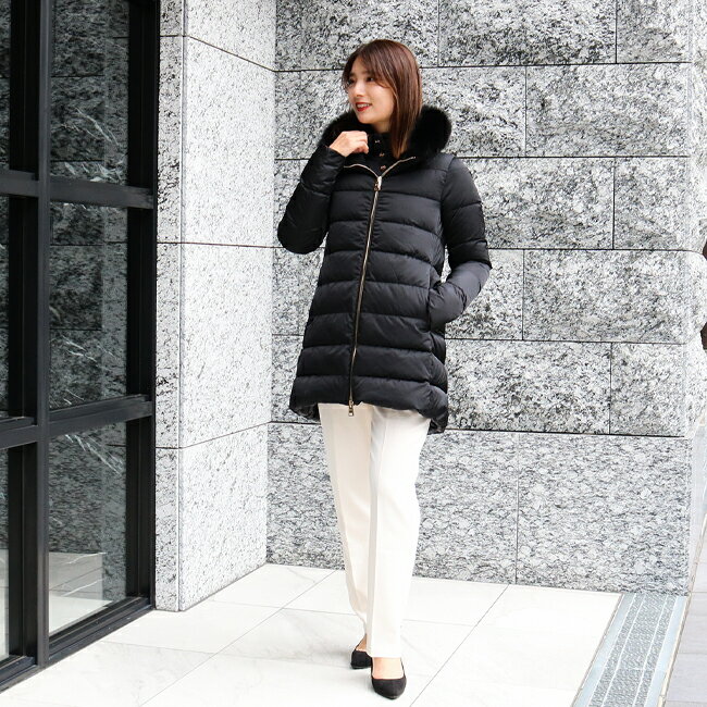 【HERNO】ヘルノ PI0670D 12017 BLACK(9300) 2WAY ファー ダウンジャケット フォックスファー アウター コート セミロング スタンドネック ブラック 黒 レディース シンプル 通勤 軽量 防寒 防風