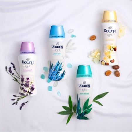 ダウニー 柔軟ビーズ ライト やさしい香り 特大サイズ 680g (24oz) Downy Light La...