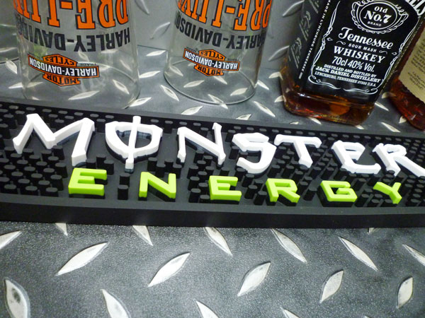 いつもテーブルがバー仕様のカッコイイテーブルに変身 アメリカン雑貨 アメリカ雑貨 モンスターエナジー バーマット グラスマット ロングサイズ バー おしゃれ パブ 輸入 エナジードリンク 価格交渉ok送料無料 アメリカ バーグッズ