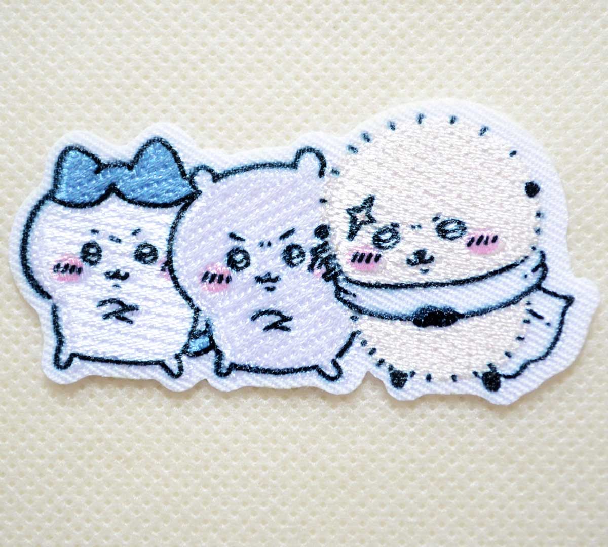 樂天商城 - ちいかわ ハチワレ ラッコ ワッペン 刺繍 アイロン・シール 両用タイプ GW-2007 ブランド ロゴ アルファベット 大人向け 入園 名前 キャラクター
