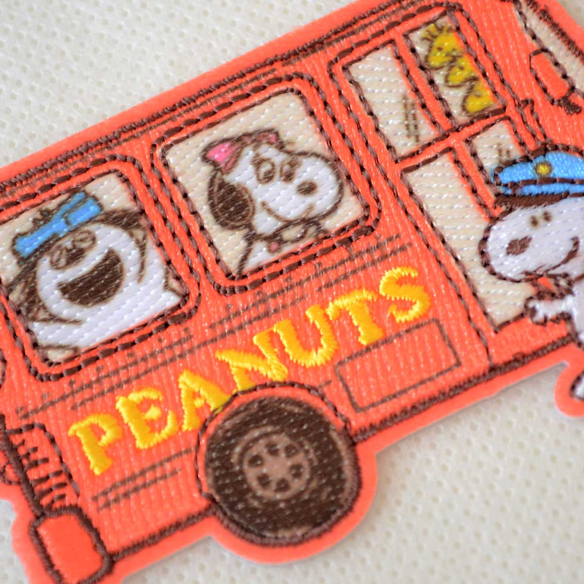スヌーピー PEANUTS ワッペン【スクールバス RED】キャラクター アイロン シール ...