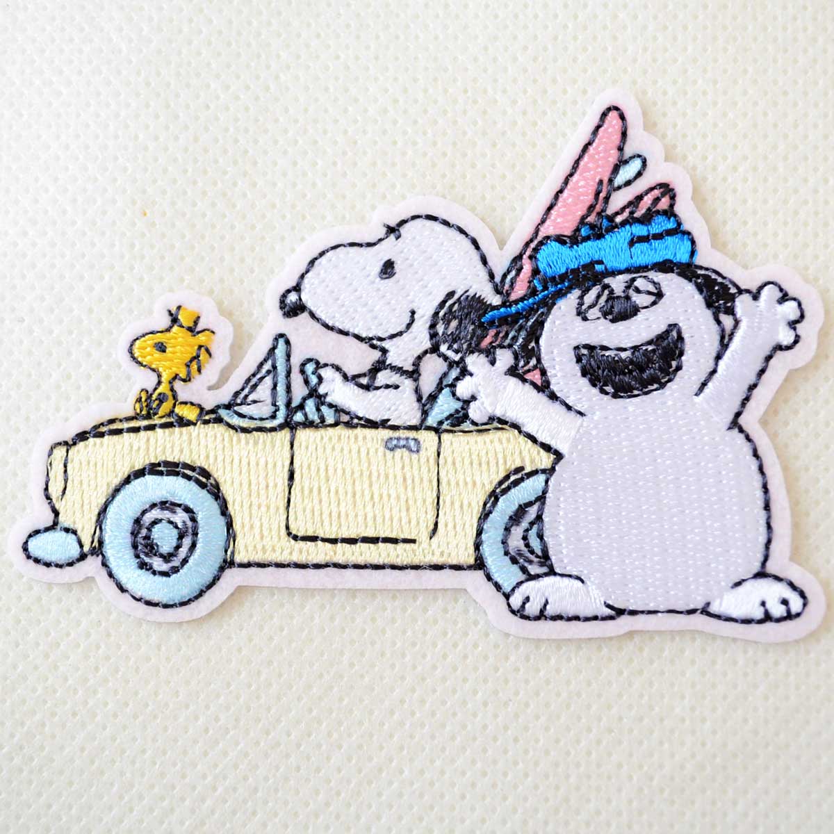 樂天商城 - スヌーピー ワッペン【バカンスドライブ】SNOOPY ウッドストック オラフ PEANUTS 車 シール・アイロン両用 キャラクター グッズ 入園 入学 かわいい