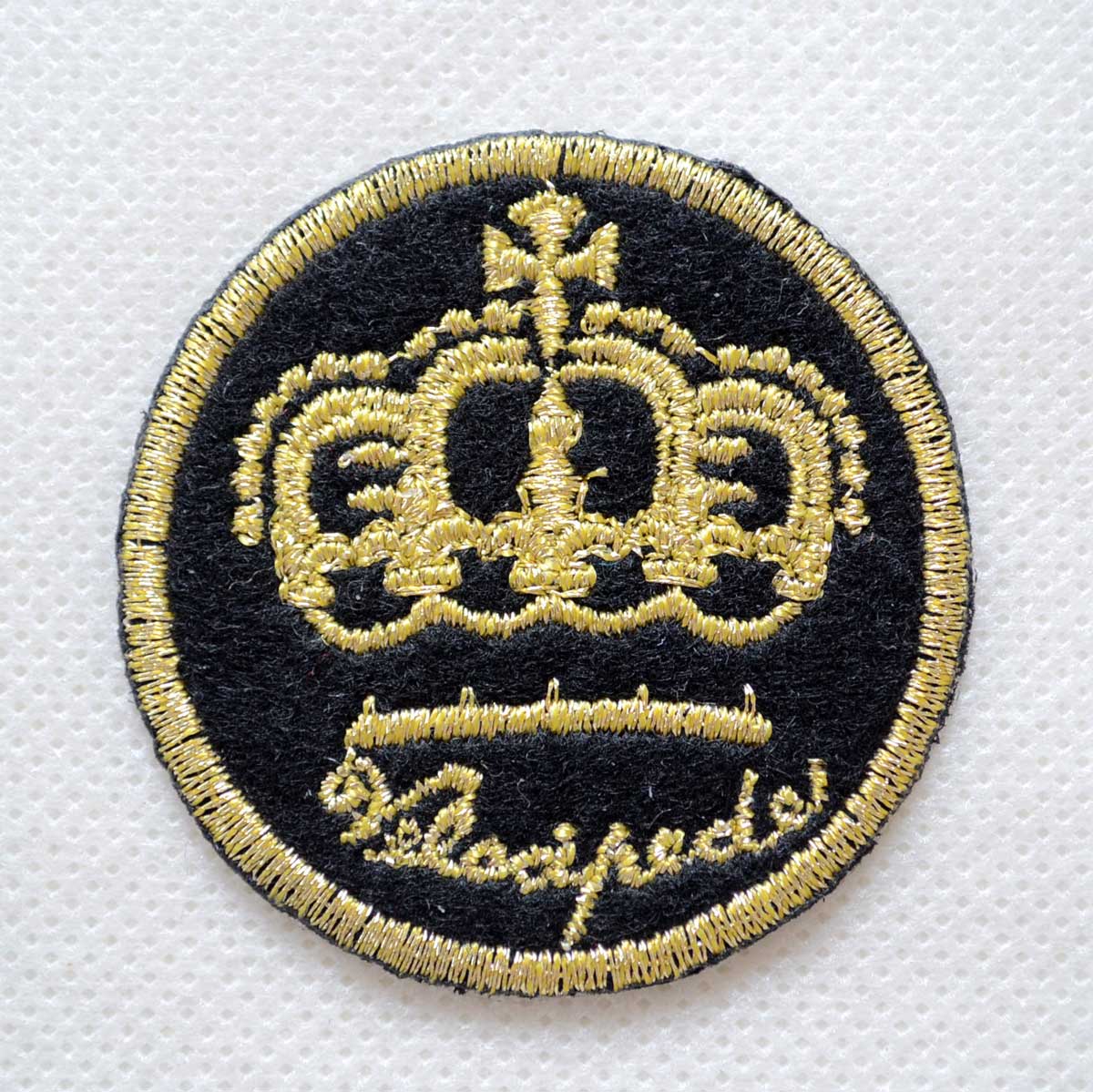 ワッペン アイロン 刺繍 王冠 クラウン 丸型 エンブレム 金糸 ゴールド 黒  FEW-0001 おしゃれ かっこいい アップリケ ハンドメイド リメイク 高級感