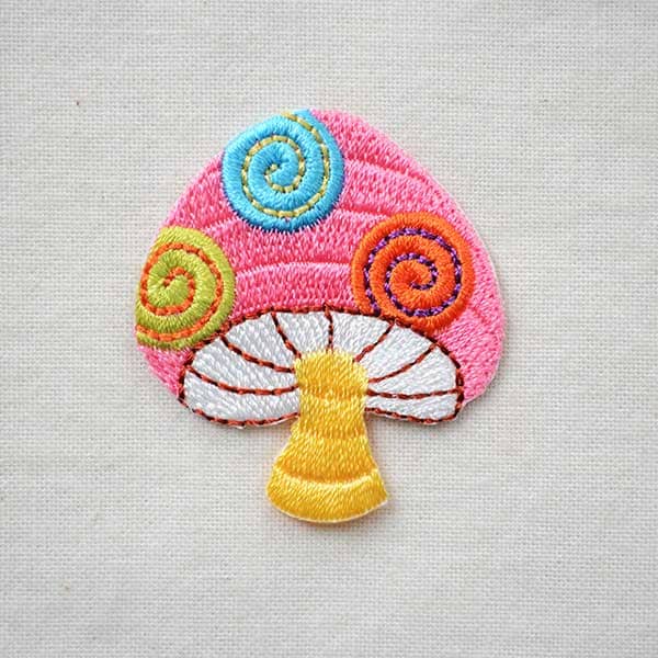 ワッペン リンリンエミリー (きのこ/キノコ) ORG350-23115 ワッペン アイロン ブランド 通販 アップリケ ブレザー シャツ エンブレム アルファベット イニシャル ミリタリー カンパニー 名前 キャラクター SSS