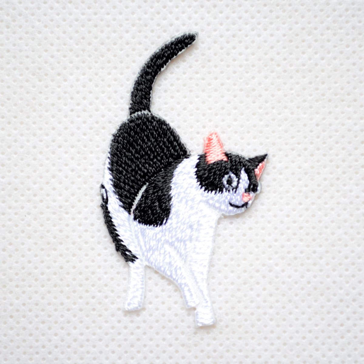 ワッペン ねこ 白黒 ORG350-23412 アイロン アップリケ パッチ アルファベット エンブレム 名前 ミリタリー 車 ディズニー ワッペン
