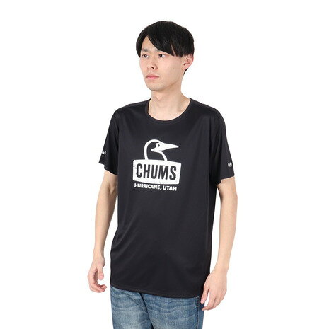 ●素材:ポリエステル100%【実寸サイズ】●Mサイズ詳細:【着丈】66cm 【肩幅】42cm 【身幅】52cm 【裄丈】41cm●Lサイズ詳細:【着丈】68cm 【肩幅】47cm 【身幅】54cm 【裄丈】42cm●LL(XL)サイズ詳細:【着丈】70cm 【肩幅】49cm 【身幅】56cm 【裄丈】44cm●中国製●UVカット●ドライ加工●抗菌防臭加工●胸元、袖先、背面にリフレクタープリントを配置●素材特性:薄手で吸水速乾性に優れたポリエステル100%素材を使用。汗で濡れても乾きやすくく、抗菌防臭加工を施したことでランニング中でも快適な着心地が持続。洗濯後もすぐに乾くのでお手入れのしやすさも魅力。●生地の厚さ:薄地●フィット感:やや細め●透け感:Whiteのみややあり●伸縮性:あり●定番のブービーフェイスロゴをアレンジし、スピード感を感じさせるプリントデザイン。ランニング中の腕振りでの摩擦を考慮し、脇の切り替えを後ろにずらした設計。フロントにロゴ、袖先にはブービーバードの足跡、背面にはCHUMSの合言葉をアレンジした「RUNNING WITH YOUR CHUMS!」のリフレクタープリントを配し、夜間の視認性を考慮するとともにデザインアクセントにしました。【商品の購入にあたっての注意事項】※弊社独自の採寸・計量方法により計測を行っておりますため、多少の誤差が生じる場合があります。※一部商品において弊社カラー表記がメーカーカラー表記と異なる場合があります。※ブラウザやお使いのモニター環境により、掲載画像と実際の商品の色味が若干異なる場合があります。※掲載の価格・製品のパッケージ・デザイン・仕様について、予告なく変更することがあります。あらかじめご了承ください。チャムス CHUMS スーパースポーツゼビオ ゼビオ Super Sports XEBIO ランニング ランニングシャツ Men's Mens メンズ めんず 男性 黒 ブラック run25wear 25fwtops 25fwrun