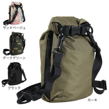 ●素材:ポリエステル100%●中国製●サイズ:W13×H28×D11.5cm●重量:120g●WATER RESISTANT&WATER REPELLENT:生地に防水・はっ水加工を施しています●WATERROOF ZIP FASTENER:止水ファスナー(左右ポケットのみ)●上下左右のループでショルダーのカスタマイズが可能●ショルダーにはカラビナとデイジーチェーン付き●ポケットはそれぞれ独立した仕様●はっ水・防水加工生地使用●撥水・防水生地を使用した、スタッフサック型のミニポシェット●スタッフサック型のミニポシェット。左右に付いているポケットはそれぞれ独立しているので、用途に合わせて使い分けが可能。●ショルダーベルトにはカラビナとデイジーチェーンが備えつけており、ポーチなどをジョイントできます。お好みに合わせてショルダーの位置やつけ方などを自由にカスタマイズして使える便利なアイテムです。【商品の購入にあたっての注意事項】※一部商品において弊社カラー表記がメーカーカラー表記と異なる場合がございます。※ブラウザやお使いのモニター環境により、掲載画像と実際の商品の色味が若干異なる場合があります。※掲載の価格・製品のパッケージ・デザイン・仕様について、予告なく変更することがあります。あらかじめご了承ください。◆◆◆キウ Kiu エルブレス ヴィクトリア ビクトリア Victoria L-Breath BAG バッグ カバン かばん 鞄 アウトドアカジュアル小物 アクセサリー カジュアルバッグ Men's Mens メンズ めんず 男性 アウトドア レジャー キャンプ カジュアル 肩かけ 斜め掛け ショルダーバッグ エルブレス banner_shoulderbag_240514 10854852201 K363-906 カーキ 10854852001 K363-360 サンドベージュ 10854851901 K363-175 ダークグリーン 10854852101 K363-900 ブラック