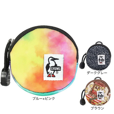 ●メーカーカラー表記:【ダークグレー】Archive【ブラウン】Circus【ブルー×ピンク】Watercolor●素材:RENU Recycle Polyester 100%●中国製●サイズ:H 7×W 7×D 1.5cm●丸いフォルムが可愛い、CHUMS定番のミニコインケース●使い終えた古着や工場での生産時に出た残反(生地)を原料にした、100%リサイクルポリエステルの「RENU (レニュー)」を採用。軽量でありながら耐久性にも優れ、デイリーからアウトドアまで気兼ねなく使える素材です。●本体口:ファスナー仕様●コインケースやスマートキー収納にちょうど良いサイズ感●ワイヤレスイヤホンや目薬などの小物の収納にも◎●上部:ストラップやカラビナが取り付けられる便利なDカン付き【商品の購入にあたっての注意事項】※総柄の商品については、生地の裁断箇所により、商品一点ごとにパターン(柄)が異なる場合がございます。そのため、掲載画像とはパターンの位置や内容が異なるものがありますが、商品自体の仕様の相違には該当いたしません。※一部商品において弊社カラー表記がメーカーカラー表記と異なる場合があります。※ブラウザやお使いのモニター環境により、掲載画像と実際の商品の色味が若干異なる場合があります。※掲載の価格・製品のパッケージ・デザイン・仕様について、予告なく変更することがあります。あらかじめご了承ください。◆◆◆2026年春夏モデル 2026ssmodel チャムス CHUMS エルブレス ヴィクトリア ビクトリア Victoria L-Breath アウトドアカジュアル小物 アクセサリー Men's Mens メンズ めんず 男性 アウトドア レジャー プレゼント ギフト 贈り物 10905583701 CH60-3573-Z400 ブルー×ピンク 10905583901 CH60-3573-Z402 ブラウン 10905583801 CH60-3573-Z401 ダークグレー