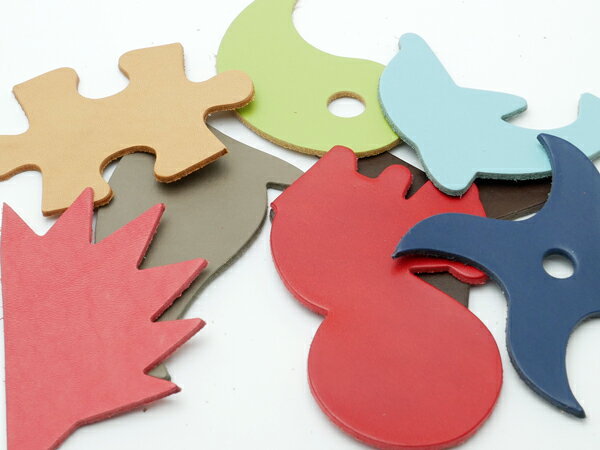 キーホルダー用カラフルデザインチャームセット 大 厚 アソート 約50～100mm 3.0mm前後 5ヶ【メール便選択可】 [ぱれっと] レザークラフトレザーチャーム お得なパック