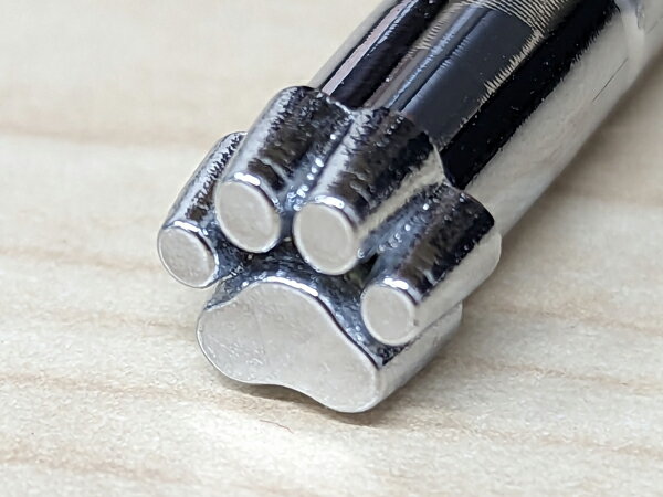 楽天レザークラフト材料専門店ぱれっとオリジナルスタンプ O010 肉球 小（フラット） 8.2mm×6.9mm【メール便選択可】 [協進エル] レザークラフト刻印 刻印（A～Z）/協進エル