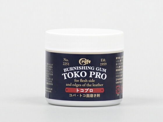 ■型番：C2251■商品名：トコプロ（TOKO PRO）小■販売価格：495円（税込）　/　450円（税抜）■メール便について：この商品はメール便には対応しておりません。■発送予定目安：4日以内（日祝日は除く）■サイズ：100g■商品説明：はじめての方でもスムーズに磨ける使いやすさと、プロの方にご満足いただける仕上がりの両立を目指したコバ・床面磨き剤です。はじめての方でもムラのない仕上がり（程良い粘度でトコ面に塗り広げやすく、はじめての方でもムラなく磨けます。均一に磨けるように乾燥時間を遅すぎず早すぎない絶妙な加減に調整しています。）なめらかな磨き心地で快適な作業性（トコ磨きでもコバ磨きでも抵抗なくスムーズに道具を動かせます。なめらかな磨き心地で力もいらず、快適に作業できます。）革の風合いを損なわず艶やかで丈夫に（水性糊、水性樹脂、ワックスを配合。水性糊と水性樹脂が革繊維をしっかり押さえて保護し、厳選したイタリア製ワックスが自然な質感と艶に仕上げます。）クロム鞣し革やコンビ鞣し革にも使える（タンニン鞣し革だけでなく、クロム鞣し革やコンビ鞣し革の毛羽立ちも押さえられます。＊仕上がりは革によって差があります。柔らかい革はコシのある質感になります。）品質と安定供給の両立。一貫した国内製造（日本の工場とテストを繰り返し、共同で開発しました。日本製の原料とイタリア製のワックスを使用し、配合、充填、ラベル貼りまで一貫して国内で製造しています。）■使用方法：使い方は従来のトコフィニッシュと同様（革のコバまたはトコ面に均一に塗り、乾く前に道具で擦って艶が出るまで磨きます。磨き道具は、ヘラ付ヘリみがき、ガラス板、帆布、ウッドスリッカー、ウッドブロックなどが使えます。）■取扱いメーカー：クラフト社■【注意点】閲覧環境等によって画像の色合いが異なることもあります。◇在庫切れ等によって予定日内に発送できない場合はご連絡させていただきます。■関連商品■