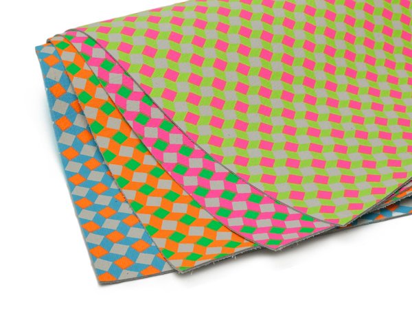 キュービック（プリント加工） 全4色 約250デシ 1.2mm前後 デシ単価143円（税込） 半裁【送料無料】 [レザークラフトぱれっと] [価格変動品] レザークラフト半裁 1枚革 牛クローム革
