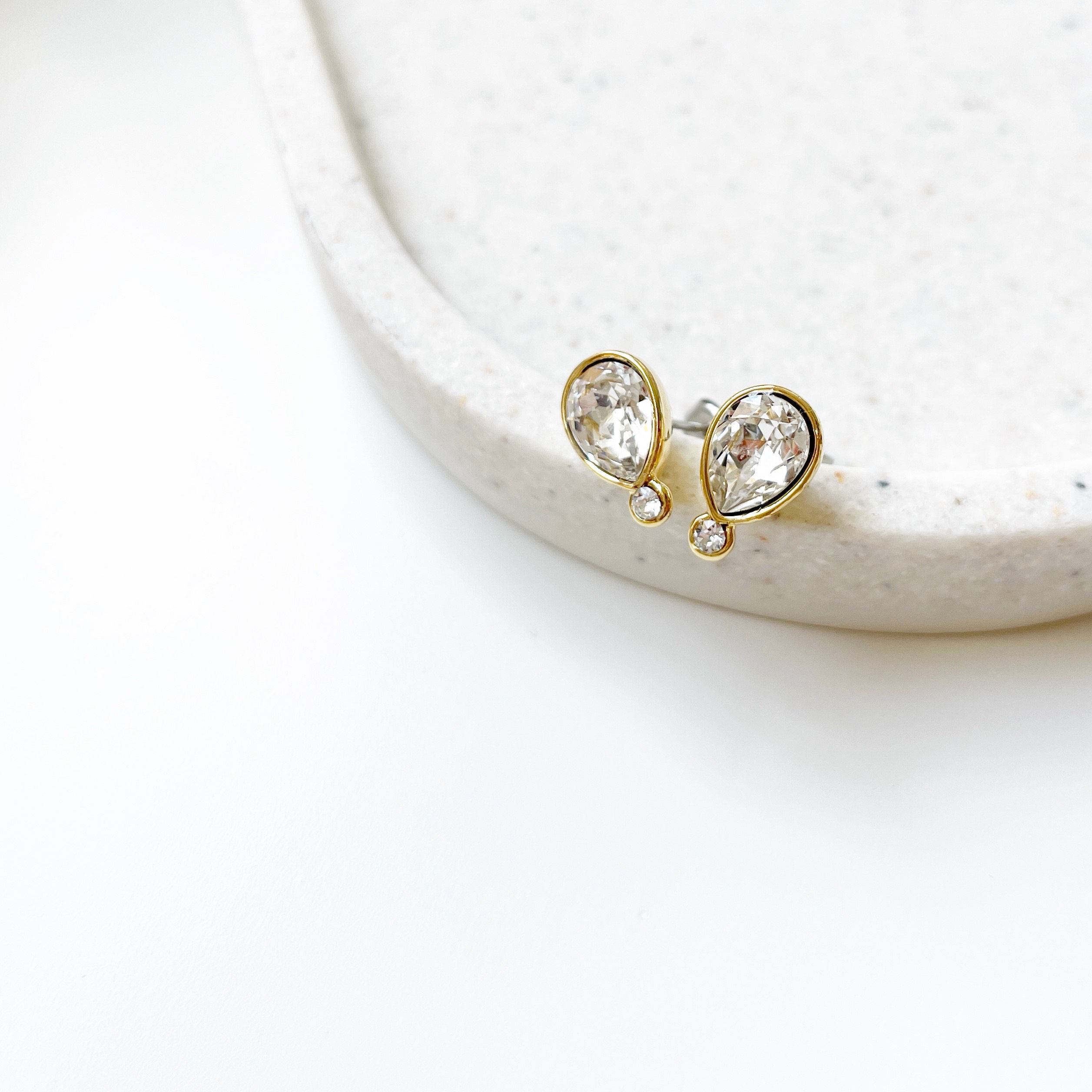 Rakuten - 【大粒クリスタルのコンビピアス イヤリング】　クリスタル　ガラス　フェミニン　きれいめ　華奢　ステンレス　ピアス　イヤリング　アレルギー対応　ハンドメイド