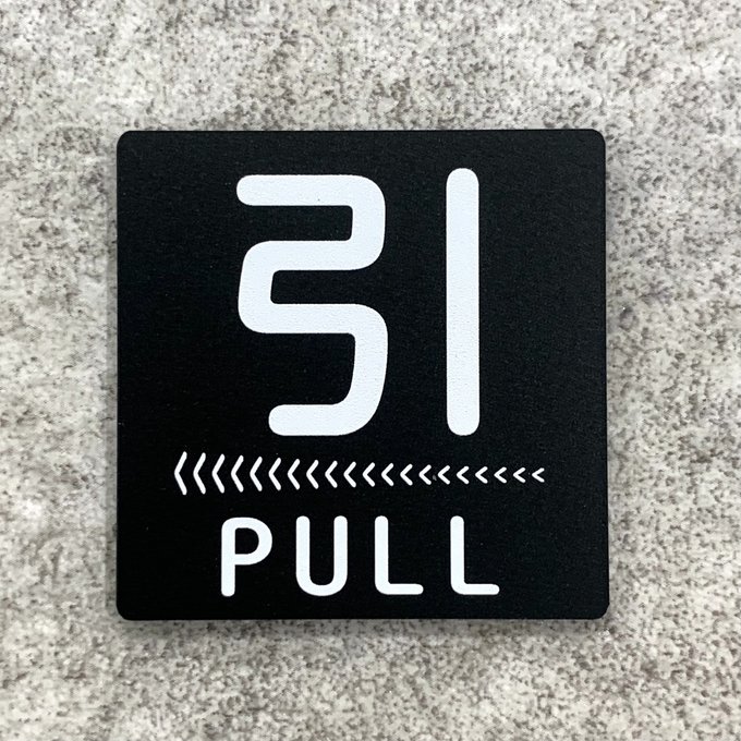 Rakuten - 【送料無料】PULL 引サインブラックプレート［矢印左向き］正方形 ブラックカラー ドアサイン プル 引き扉 玄関 ドアプレート 看板 表札 表示板 標識