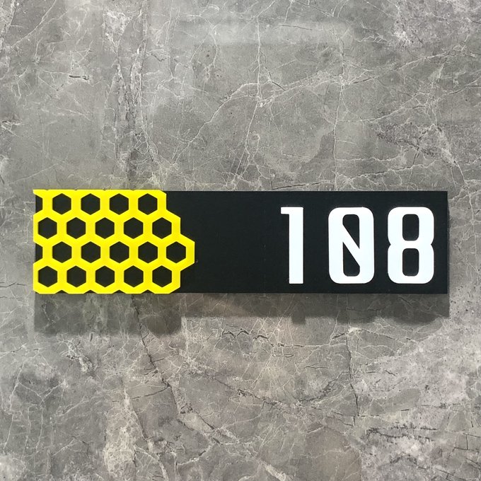 ������̵���ۥ롼��ʥ�С������� �ϥ˥�������room-honeycomb�������ֹ�ץ졼�� �ɥ��ץ졼�� ���ֹ� �ۥƥ� �ϥ����ֹ� ɽ�� ɸ��