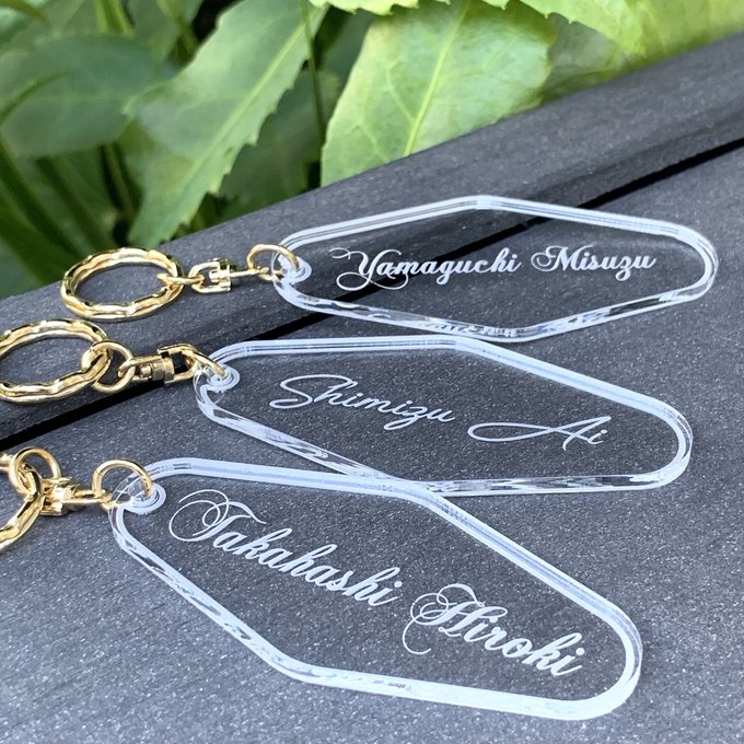 Rakuten - 【送料無料】ウェディング 席札モーテルアクリルキーホルダー 結婚式 記念日 結婚祝い ひし形キーホルダー