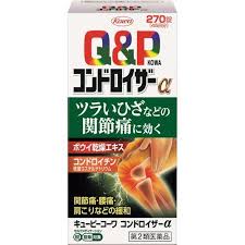 こちらの商品は下記店舗より発送いたします。 ------------------------------------------------- ドラッグイチワタ秩父永田店 〒368-0013 埼玉県秩父市永田5-28 商品名 キューピーコーワ コンドロイザーα 270錠 商品説明 「キューピーコーワ コンドロイザーα 270錠」は、 関節・神経の働きに効果のあるビタミンB1をはじめとした有効成分に、鎮痛・抗炎症作用のある生薬ボウイ、関節軟骨の構成成分であるコンドロイチン硫酸エステルナトリウムを配合し「今ある痛み」に働きかけ、ツラいひざなどの関節痛・神経痛に効果をあらわしていきます。 ●特長 ・鎮痛・抗炎症作用のある生薬ボウイを配合し、痛みや炎症を抑え、ツラいひざなどの関節痛・神経痛などを緩和します。 ・キズついた末梢神経に働きかける活性型ビタミンB12(メコバラミン)を配合しています。 ・食前・食後にかかわらず、1日2回の服用で効果を発揮します。 ・のみやすいフィルムコーティング設計の錠剤です。 内容量 270錠 効能・効果 1.次の諸症状の緩和： 関節痛・筋肉痛(肩・腰・肘・膝痛、肩こり、五十肩など)、神経痛、手足のしびれ、便秘、眼精疲労(慢性的な目の疲れ及びそれに伴う目のかすみ・目の奥の痛み) 2.脚気 「ただし、これら1・2の症状について、1ヵ月ほど使用しても改善がみられない場合は、医師又は薬剤師に相談してください。」 3.次の場合のビタミンB1の補給： 肉体疲労時、妊娠・授乳期、病中病後の体力低下時 使用上の注意 ＜相談すること＞ 1.次の人は服用前に医師、薬剤師又は登録販売者に相談してください (1)妊婦又は妊娠していると思われる人。 (2)薬などによりアレルギー症状を起こしたことがある人。 2.服用後、次の症状があらわれた場合は副作用の可能性がありますので、直ちに服用を中止し、この添付文書を持って医師、薬剤師又は登録販売者に相談してください [関係部位：症状] 皮膚：発疹・発赤、かゆみ 消化器：吐き気・嘔吐・食欲不振 3.服用後、次の症状があらわれることがありますので、このような症状の持続又は増強が見られた場合には、服用を中止し、この添付文書を持って医師、薬剤師又は登録販売者に相談してください 軟便、下痢 4.1ヵ月位服用しても症状がよくならない場合は服用を中止し、この添付文書を持って医師、薬剤師又は登録販売者に相談してください 有効成分 6錠中 [成分・分量：働き] ボウイ乾燥エキス：240.0mg(防已として3000mg)：大葛藤(オオツヅラフジ)の茎及び根茎から抽出された成分で、痛みや炎症を抑える作用があり、関節痛・神経痛などを緩和します。 コンドロイチン硫酸エステルナトリウム：900.0mg：関節軟骨の構成成分のひとつです。 ベンフォチアミン：13.83mg(チアミン塩化物塩酸塩(V.B1)として10.0mg)：からだに取り込まれやすくした活性ビタミンB1で、関節痛・神経痛などを緩和します。 メコバラミン(V.B12)：60.0μg：キズついた末梢神経に働きかけます。 ガンマ-オリザノール：10.0mg：神経を調整し、関節痛を緩和します。 [添加物]ヒドロキシプロピルセルロース、セルロース、クロスカルメロースNa、ステアリン酸Mg、ポリビニルアルコール・アクリル酸・メタクリル酸メチル共重合体、ヒプロメロース、酸化チタン、カルナウバロウ 用法・用量 下記の量を水又は温湯で服用してください。 [年齢：1回量：1日服用回数] 成人(15歳以上)：3錠：2回 15歳未満の小児：服用しないこと ※食前・食後にかかわらず、いつでも服用できます。 保管及び取扱い上の注意 1.高温をさけ、直射日光の当たらない湿気の少ない涼しい所に密栓して、外箱に入れて保管してください。(光によって品質に影響を与える場合があります。) 2.小児の手の届かない所に保管してください。 3.他の容器に入れ替えないでください。(誤用の原因になったり品質が変わります。) 4.水分が錠剤につくと、内容成分の変化のもととなりますので、水滴を落としたり、ぬれた手で触れないでください。誤って錠剤をぬらした場合は、ぬれた錠剤を廃棄してください。 5.容器の中の詰め物(ビニール)は、輸送中に錠剤が破損するのを防止するために入れてあるもので、キャップをあけた後は、必ず捨ててください。 6.容器のキャップのしめ方が不十分な場合、湿気などにより、品質に影響を与える場合がありますので、服用のつどキャップをよくしめてください。 7.外箱及びラベルの「開封年月日」記入欄に、キャップをあけた日付を記入してください。 8.使用期限(外箱及びラベルに記載)をすぎた製品は服用しないでください。また、一度キャップをあけた後は、品質保持の点から開封日より6ヵ月以内を目安に服用してください。 使用期限 使用期限まで1年以上あるものをお送りします。 広告文責 株式会社ウィーズ TEL：048-796-7757 製造販売元 興和株式会社 〒103-8433 東京都中央区日本橋本町三丁目4-14 商品に関するお問合せ お客様相談室 03-3279-7755 受付時間：9：00〜17：00(土、日、祝日を除く) 原産国 日本 リスク区分 第2類医薬品 ※パッケージデザイン・内容量等は予告なく変更されることがあります。 この商品は医薬品です。用法・容量を守り、正しくご使用下さい。 医薬品販売に関する記載事項（必須記載事項）はこちら
