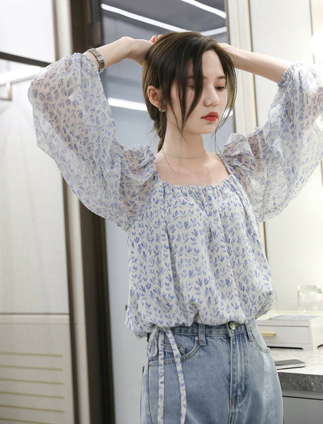 乐天商城 - 小花柄 シアー ブラウス バルーンスリーブ 花柄 レディース 長袖 シースルー トップス 透け感 大人可愛い おしゃれ 春 秋 春秋 スクエアネック シースルー 総柄 可愛い カジュアル