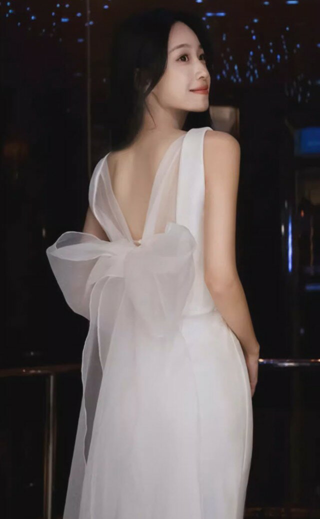 ウエディングドレス スレンダーライン 袖なし ノースリーブ ロング丈 スリット バックリボン 背中あき バックオープン 大きいサイズ 3L 4L 小さいサイズ 結婚式 二次会 花嫁 ドレス 白 無地 ドレープ Vネック シンプル セクシー