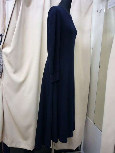 SALE!TEVALTフィット＆フレアーニット系素材ロングワンピース(ネイビー）【新品】 lechaton-10004512 セレクトショップ ル・シャトン サンプル画像2