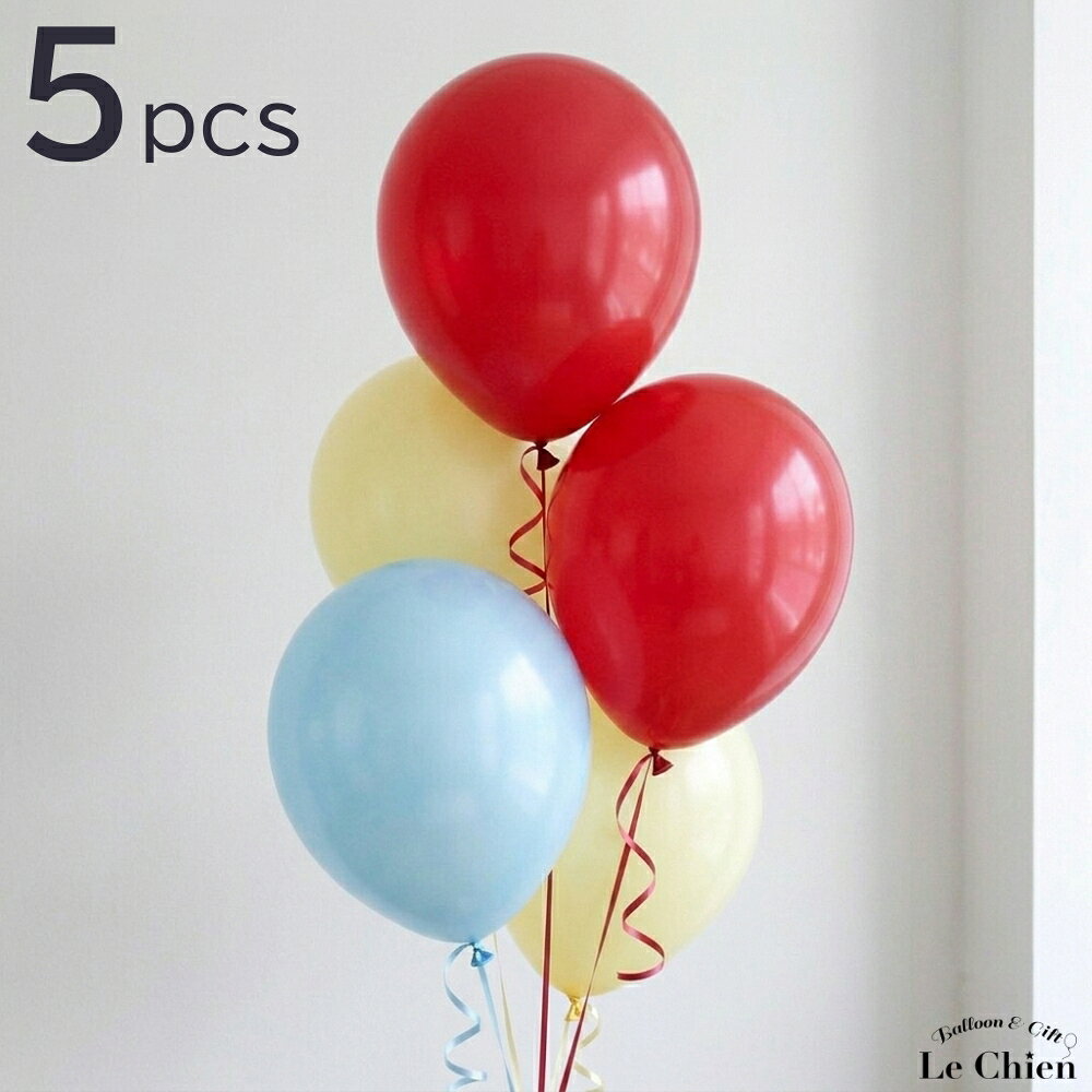 ポップカラーゴム風船5枚セット ポップカラーがかわいいゴム風船 お子様のお誕生日や推し活など パーティーのデコレーションをよりお洒落に飾ろう！ ポップカラーゴム風船5枚セット ブランドベルバル/Kalisan 内容ゴム風船5枚セット カラー赤/アイスブルー/レモンイエロー サイズ12インチ（約28cm） 容量約15リットル 用途お誕生日、記念日、各種パーティー、お祝い、飾り付け、装飾、ディスプレイ、ホームパーティの飾り付け、店舗装飾、お土産、パーティーグッズに 商品説明 お子様のお誕生日や推し活など パーティーのデコレーションをよりお洒落に飾ってみませんか。 空気を入れて床に転がしたり、壁に貼ったり天井から吊るしてデコレーションするだけで 簡単に華やかな空間を創り出すことができます。 空気を入れる際に ハンドポンプ があると楽チンです♪ もちろん直接、口で息を入れることもできます。 ※ガスの量や圧力も弱いため、ヘリカンくんでは膨らみません。 注意点 ゴム風船に空気を入れても浮きません。 ヘリウムガス缶はゴム風船にはご使用いただけません。 ゴム風船はメーカー初期不良により、稀に目に見えない小さな穴があいている場合がございます。 発送時に目視による検品はしておりますが、膨らませて確認することができないため使用個数の1〜2枚程度多めのご注文をおすすめしております。 万が一、お手元に不良品が届きましたら当店までご連絡ください。返金対応させていただきます。 関連商品 ゴム風船一覧 【 パール 】細かなパールが入った上品なカラー 【 ミラー 】メタリックで今までになかった高級感のあるカラー 【 クリア 】中にコンフェッティやラメを入れてアレンジ自在 【 ドット 】賑やかで楽しいポップなドット柄 【 マーブル 】モノトーンのマーブル柄はポイント使いでお洒落なデコレーションにブルーミックスカラーゴム風船5枚セット ポップカラーがかわいいゴム風船 お子様のお誕生日や推し活など パーティーのデコレーションをよりお洒落に飾ろう！ ↓カラーバリエーション5pcs↓