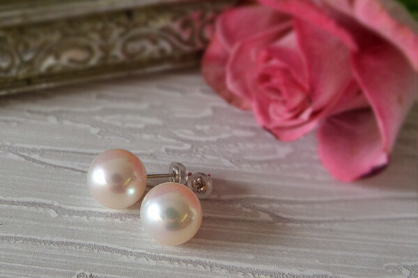 大玉 10mm ホワイト 淡水真珠 ピアス/イヤリング　シャボン玉カラー浮かぶ大珠ラウンド！最高品質のパールをお楽しみください