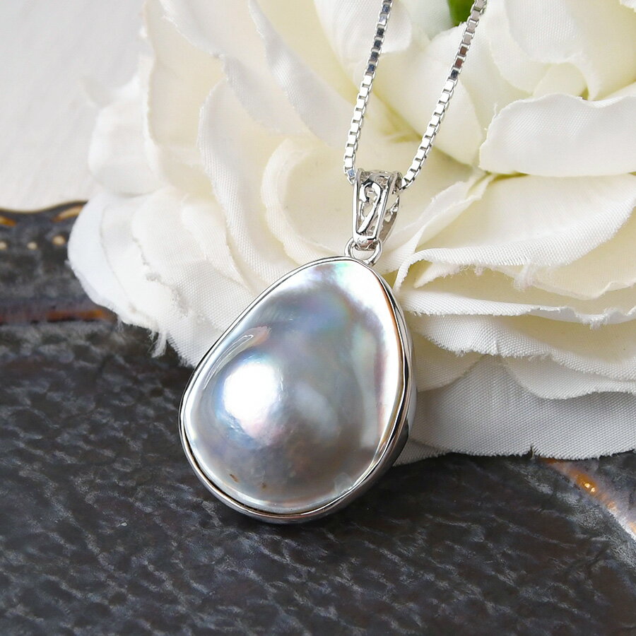 Mabe Pearls - ブルー マベ真珠 ペンダントトップ　虹色光沢の個性的なマベ KA58