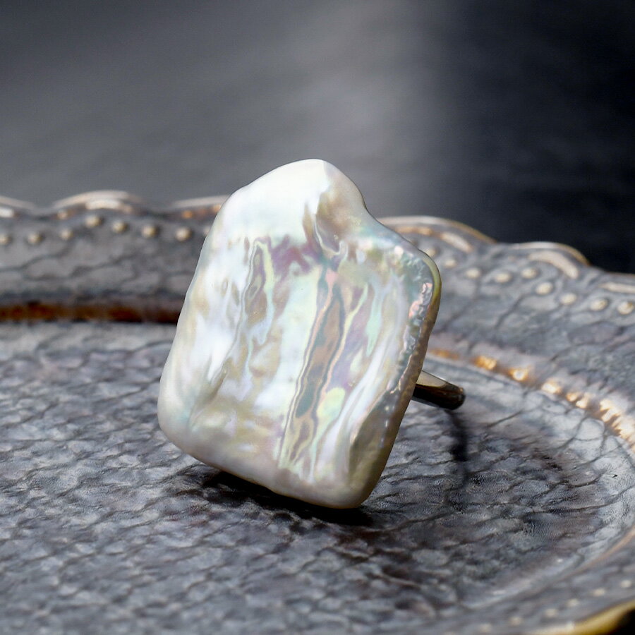 乐天商城 - 20mm ホワイトレクタングル パール リング　虹色浮かぶてりてりのナチュラルカラー 淡水真珠 【メール便不可】