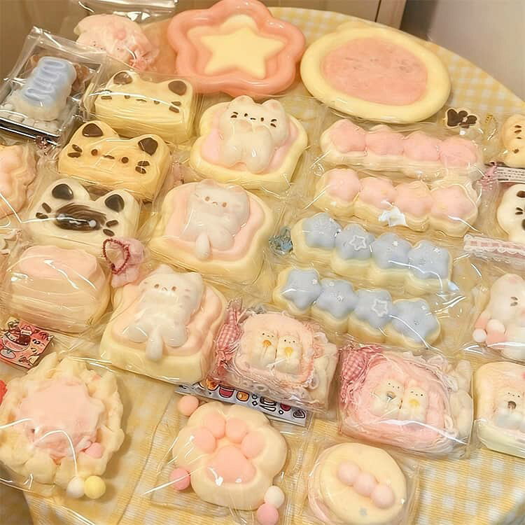 スクイーズ ケーキ スクイーズボール スクイーズケーキおもちゃ 肉球スクイーズ 福袋 スクイーズ玩具 おもちゃ 猫 肉球スクイーズ 【4~6点入り】 子供 ストレス解消 【4~6点入り】 大人兼用スクイーズ かわいい グッズ 誕生日 ギフト lecolza-10002720 le colza サンプル画像2
