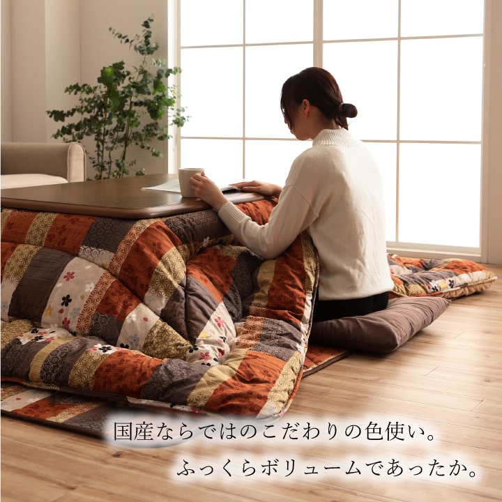 サイズ 205×285cm カラー - 組成 掛け=表地)綿100% 裏地)ポリエステル100%【フランネル】 中材)ポリエステル100% 3.2kg 敷き=表地)綿100% 裏地)綿100% 中材)ポリエステル100%【固わた】 2.1kg 原産国 掛布団=日本　敷布団=日本 洗濯表示 40℃以下の水温で弱い手洗いで洗濯してください。（洗濯機は使用できません。） 干し方＝日陰のつり干しがよい。 商品説明 和柄のこたつ布団です。熱が逃げにくいフィットキルト加工を施しています。生地には綾織りの肉厚生地を使用しています。こちらの商品は国内でプリント、綿入れしています。日本製のプリントらしい上質な質感と繊細な文様をお楽しみ下さい。直接肌に触れる裏地部分にはフランネルと呼ばれる、しっとり柔らかな生地を使用しています。部分暖房のこたつは電気代もおトクです。 備考 ※掲載写真は表記サイズと異なる場合がございます。 ※画面上のカラーはご使用ブラウザやモニターの設定により、実物とは若干異なる場合がございます。あらかじめご了承の上、ご注文をお願いいたします。